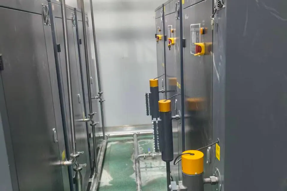 WDR units in a row, each with its own controller and safety devices.